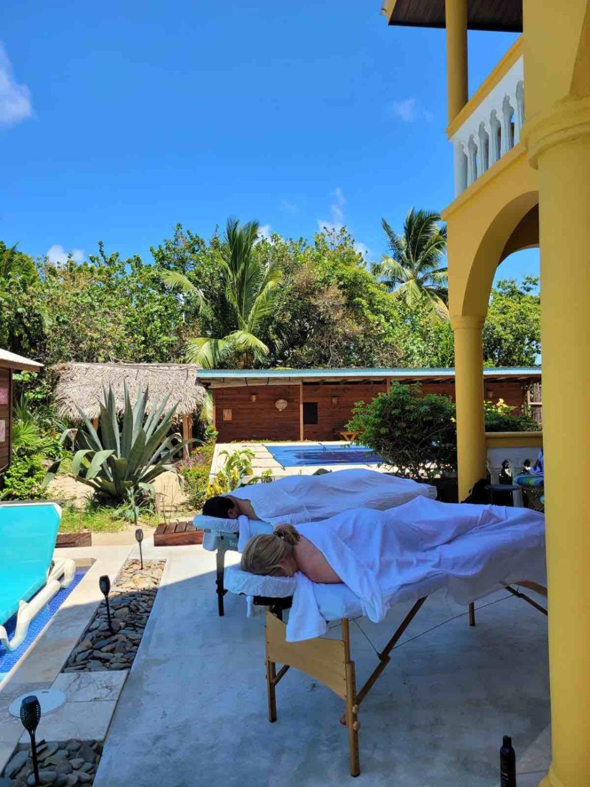 Blue Parrot Beach House And Villas ฮอปกินส์ ภายนอก รูปภาพ